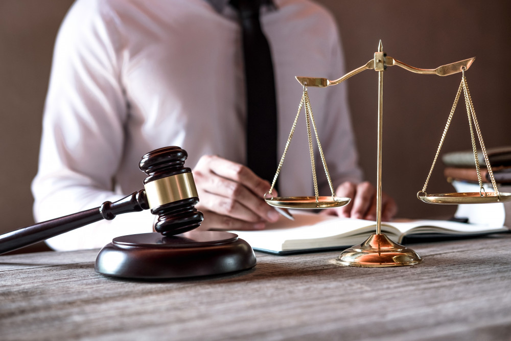 Les enjeux cruciaux de l'adoption internationale : comprendre les défis et les perspectives
