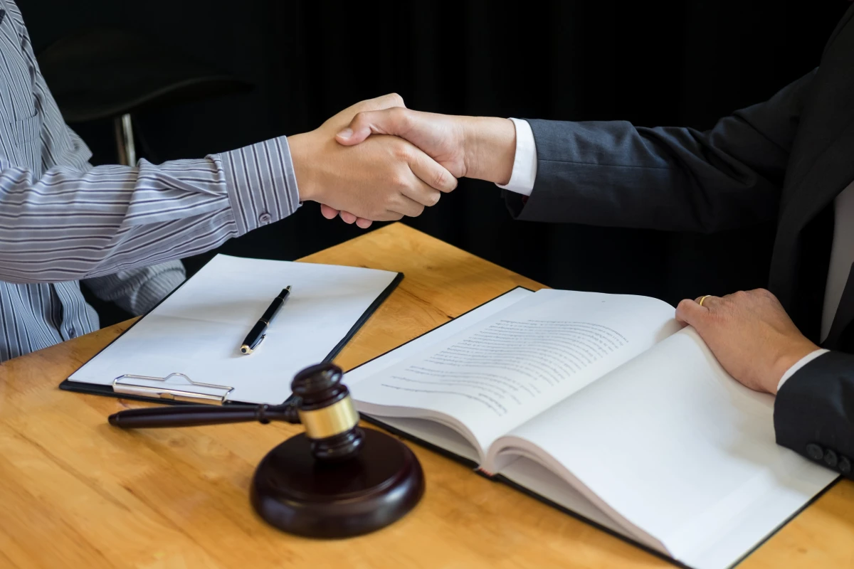 La loi sur la protection des consommateurs en ligne : un bouclier numérique pour les acheteurs
