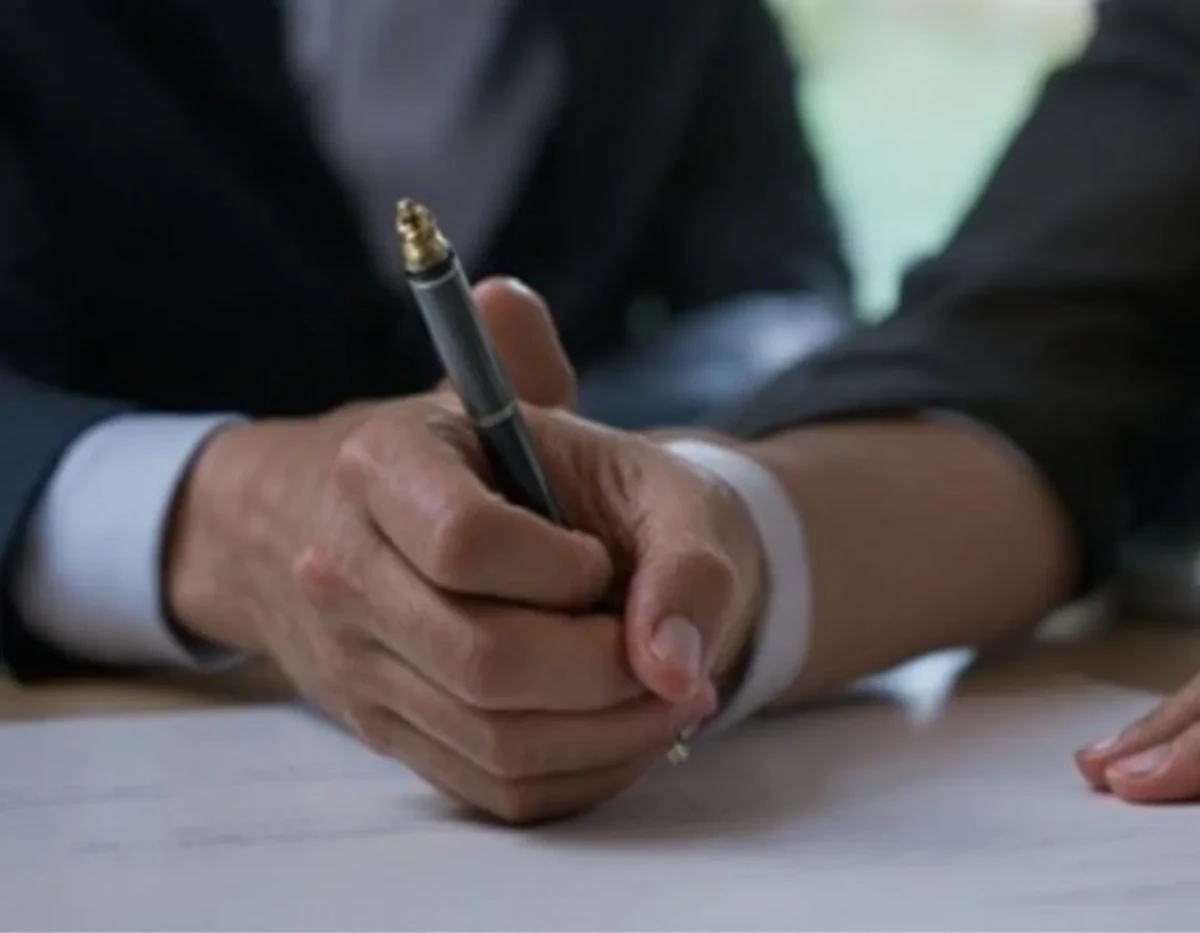 Nouveautés Juridiques 2025 : Naviguer dans le Labyrinthe des Obligations Déclaratives et Administratives